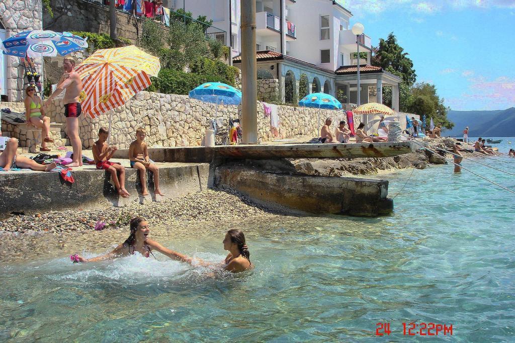 Holiday Home Apartment Tedo Klek Exterior photo